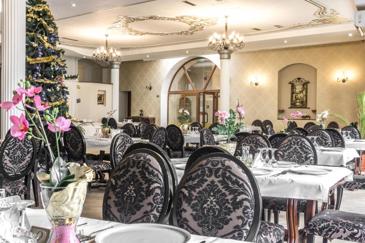 Haţeg Hotel Ferdinand מראה חיצוני תמונה