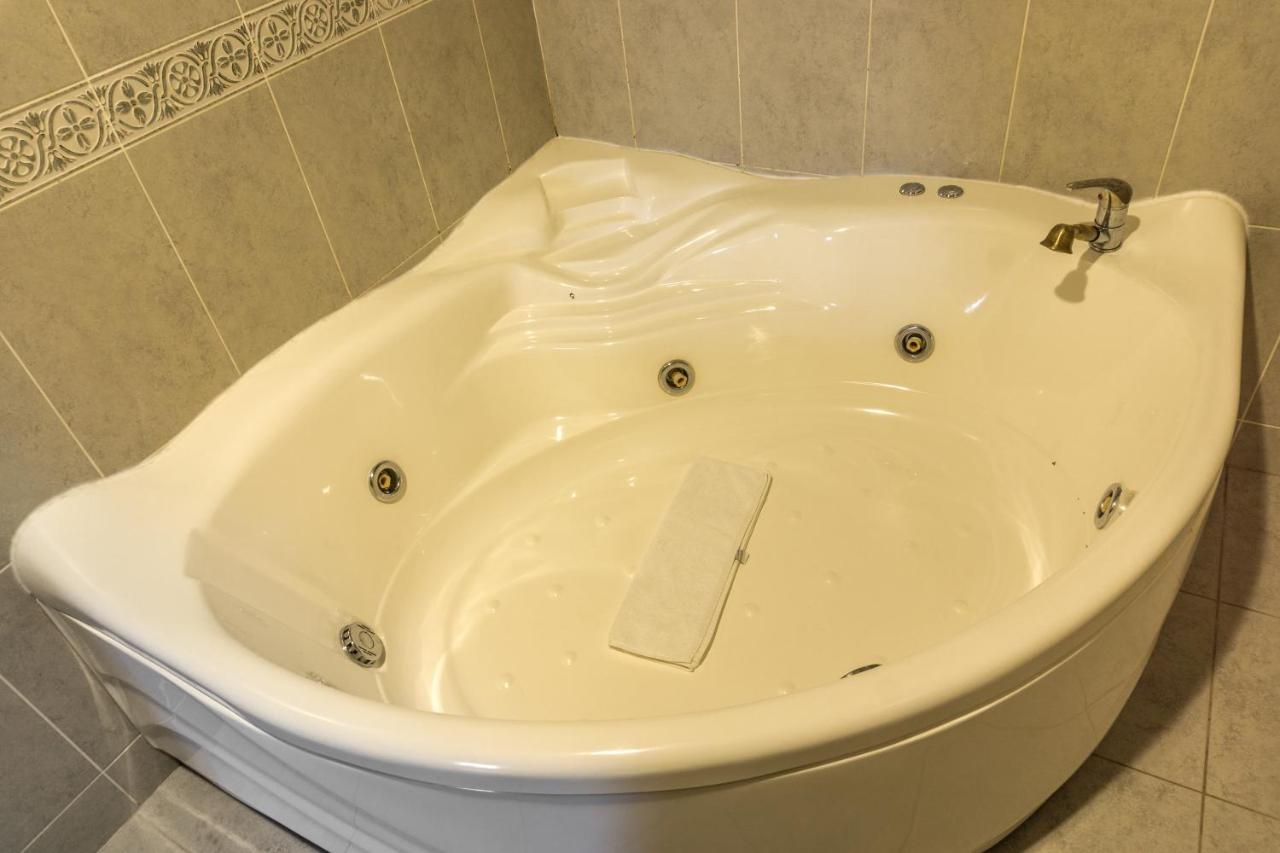 Haţeg Hotel Ferdinand מראה חיצוני תמונה