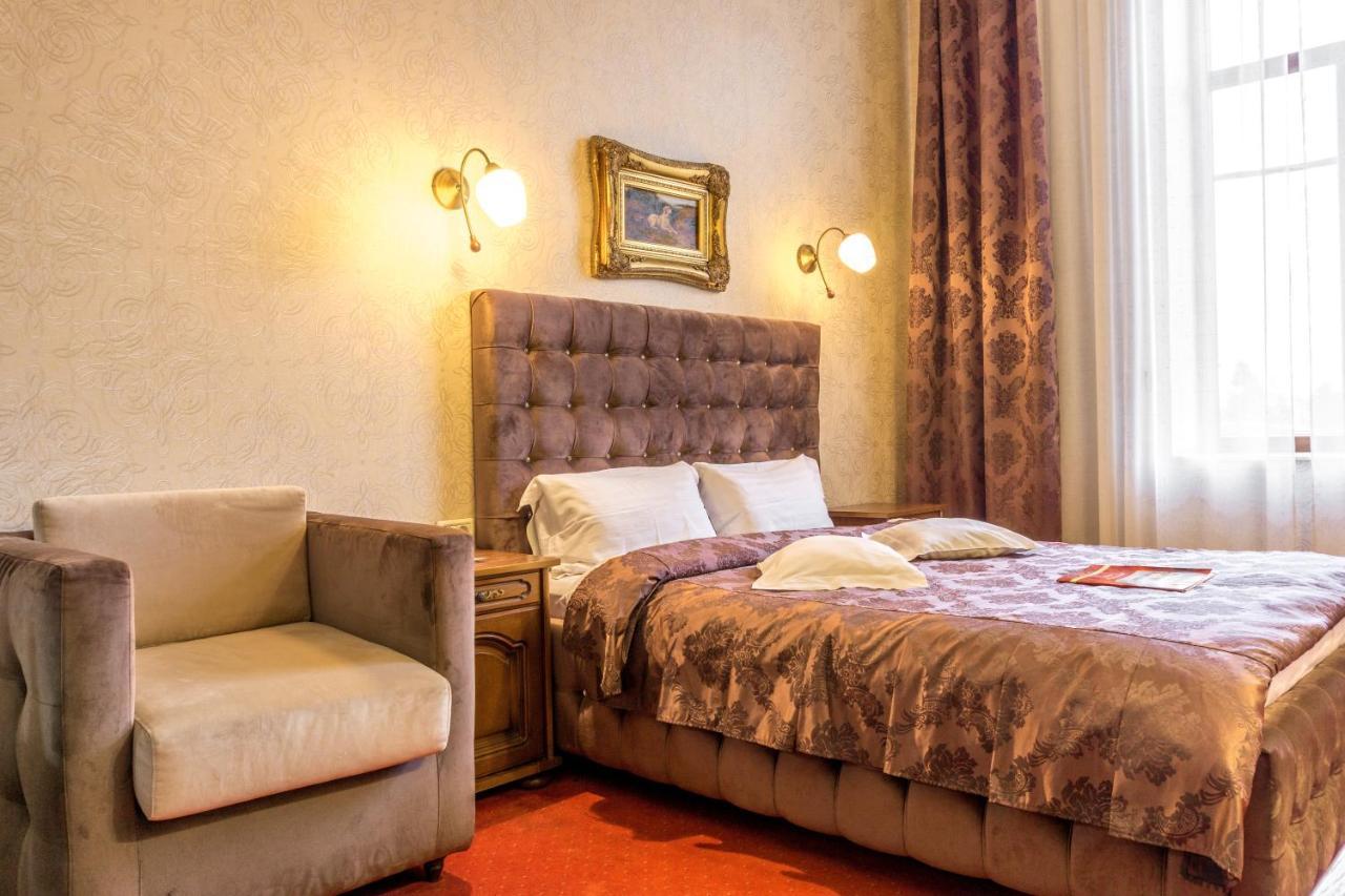 Haţeg Hotel Ferdinand מראה חיצוני תמונה