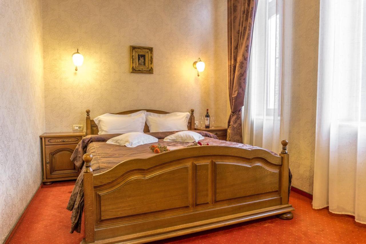 Haţeg Hotel Ferdinand מראה חיצוני תמונה