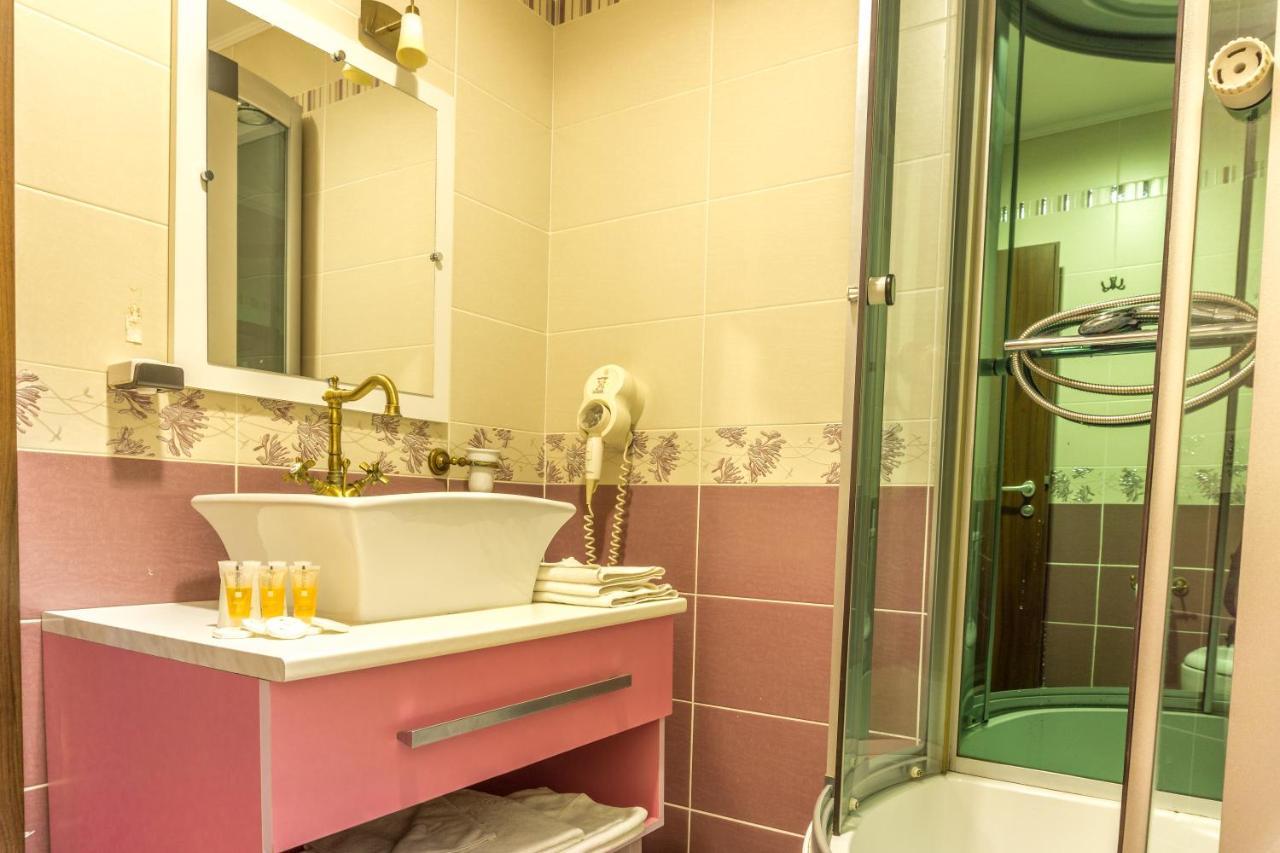 Haţeg Hotel Ferdinand מראה חיצוני תמונה