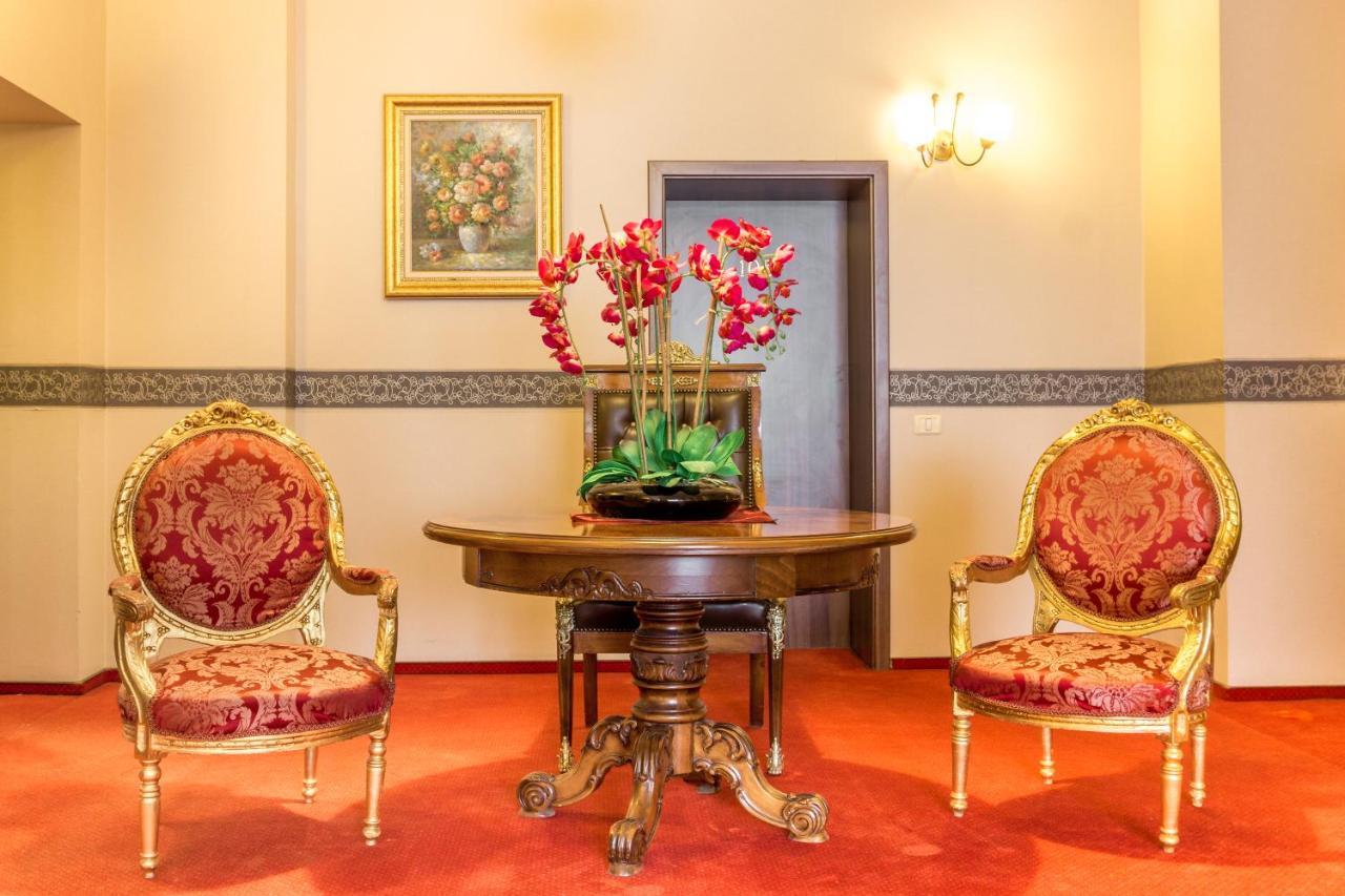 Haţeg Hotel Ferdinand מראה חיצוני תמונה