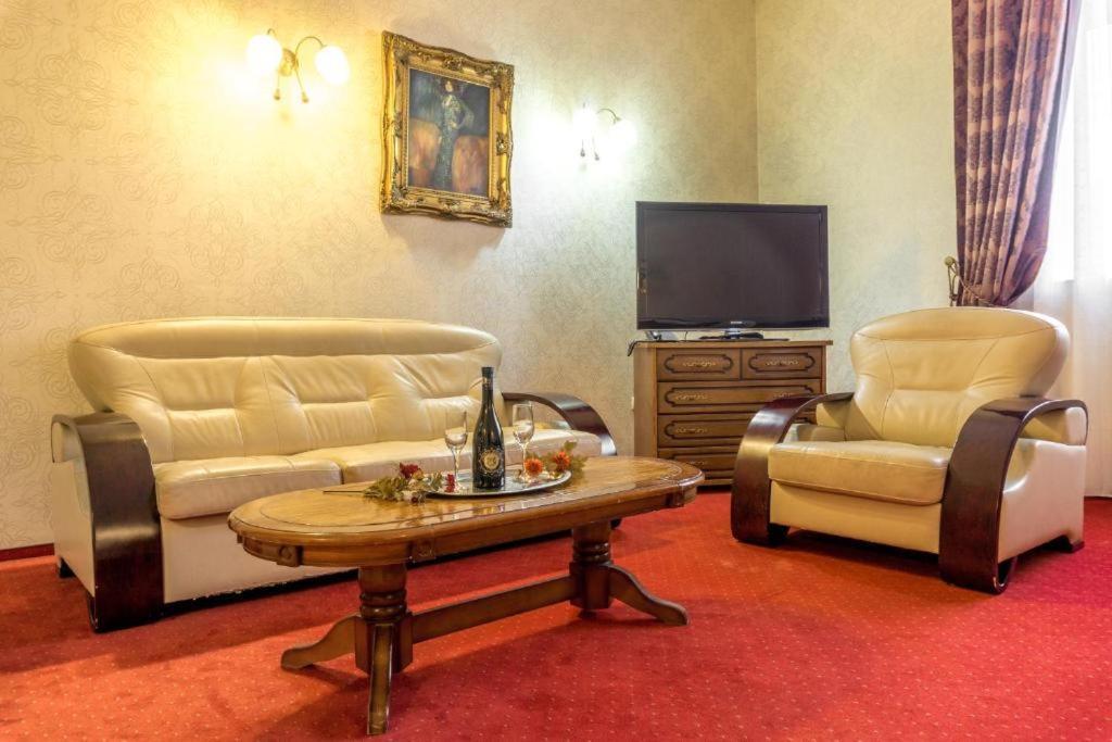 Haţeg Hotel Ferdinand מראה חיצוני תמונה