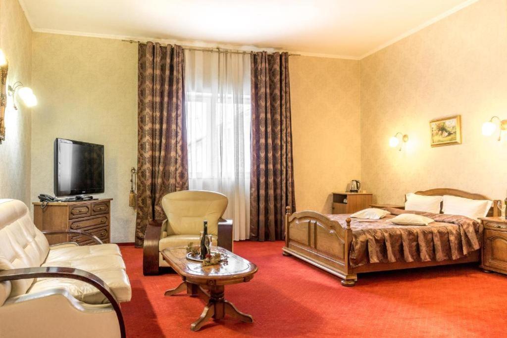 Haţeg Hotel Ferdinand מראה חיצוני תמונה