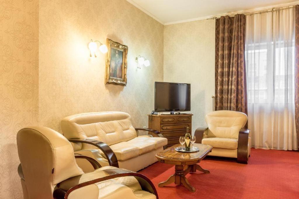 Haţeg Hotel Ferdinand מראה חיצוני תמונה